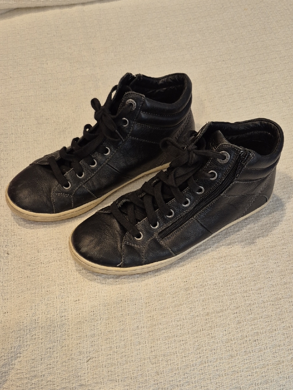 Taos Union Black Leather Sneakers Size 8 Womens